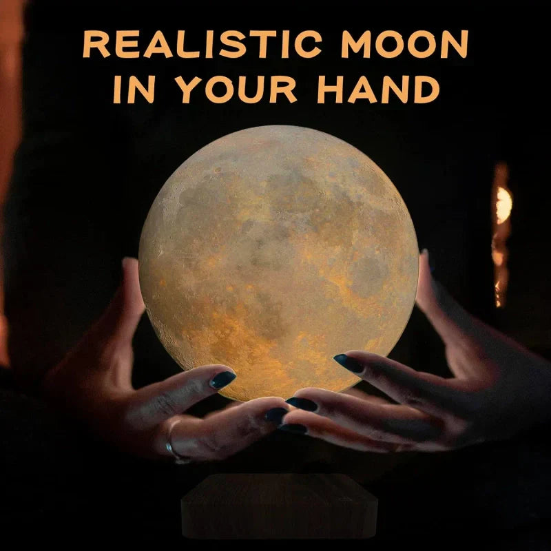 Lampe lune tenue entre deux mains