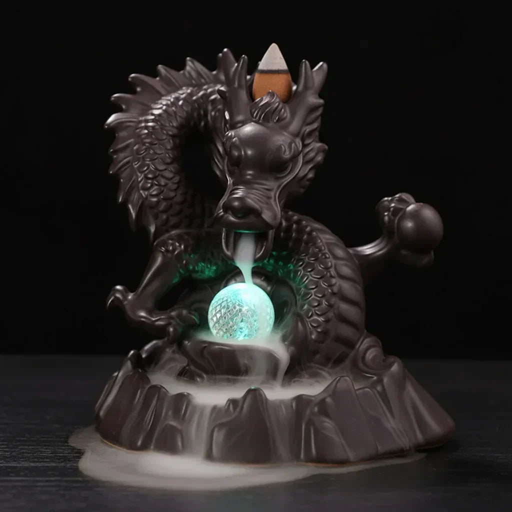 Brûleur dragon avec boule verte et fumée en cascade