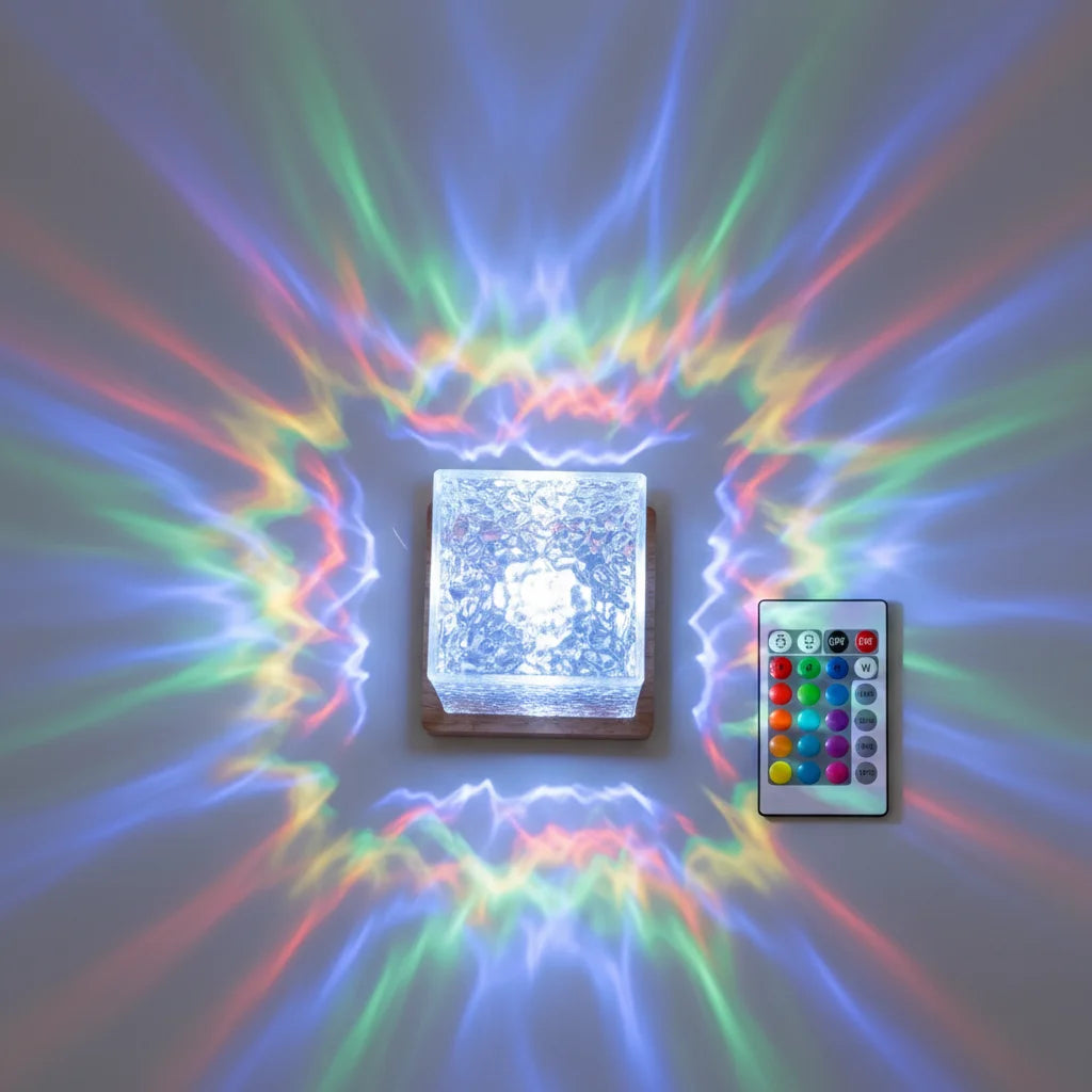 Lampe cube et sa télécommande avec reflets multicolores
