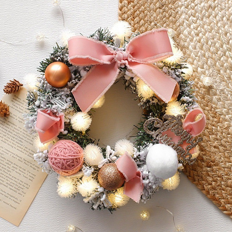 Couronne de Noël lumineuse à nœud rose et boules pastel