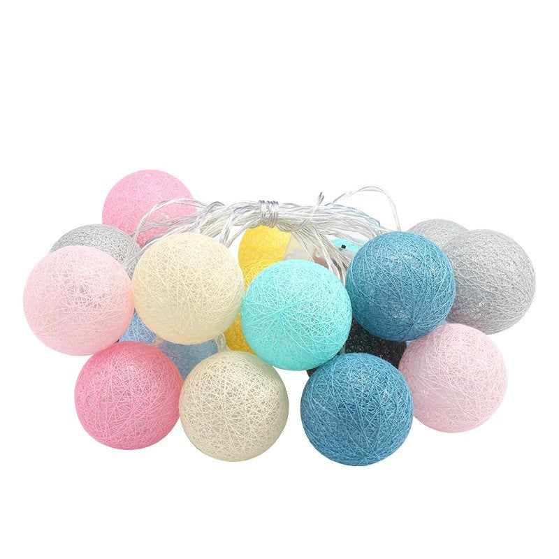 Guirlande de boules de coton aux couleurs pastel