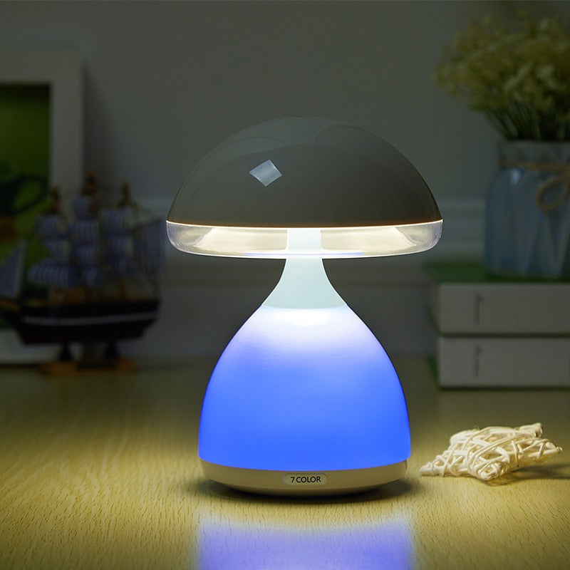 Lampe champignon éclairée en bleu