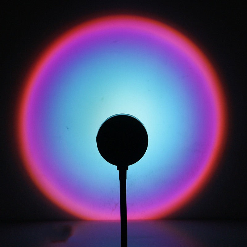 Halo de coucher de soleil projeté sur un mur par la lampe