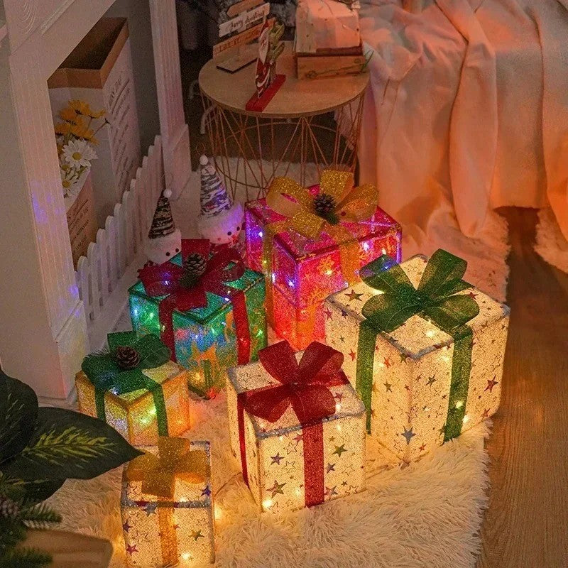Paquets cadeaux lumineux posés au pied d’un escalier décoré