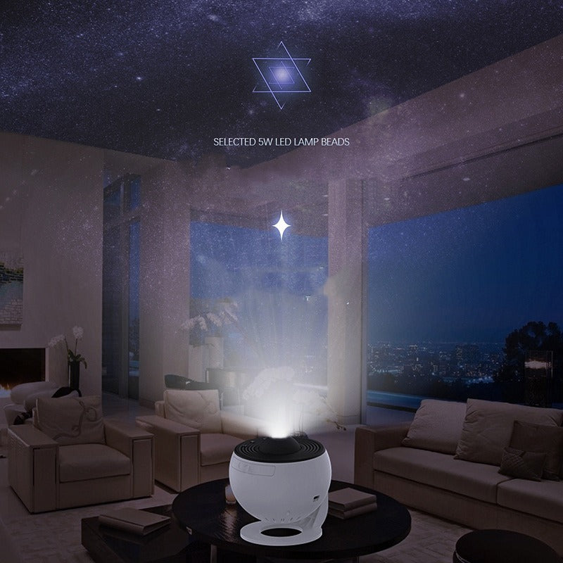 Planétarium projetant une galaxie au plafond d’un salon plongé dans la pénombre