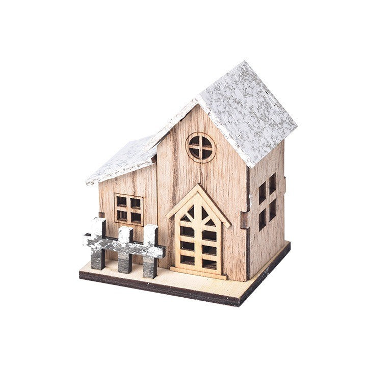 Petite maison en bois ajourée avec barrière