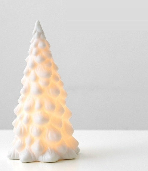 Sapin perlé en céramique blanche, lumière douce